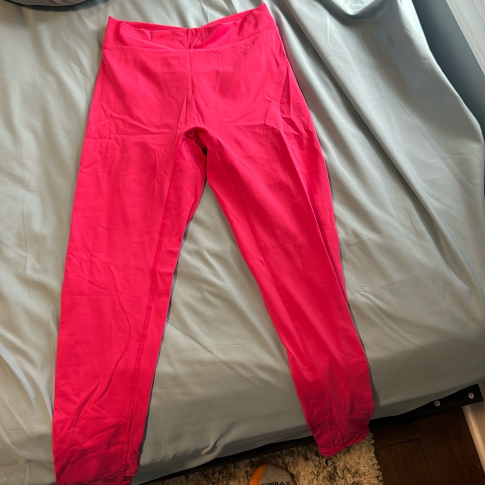 Hot pink scrunch butt V back leggings